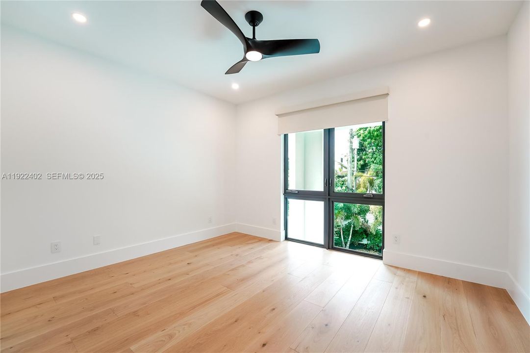 For Rent: $25,000 (5 beds, 5 baths, 4150 Square Feet)