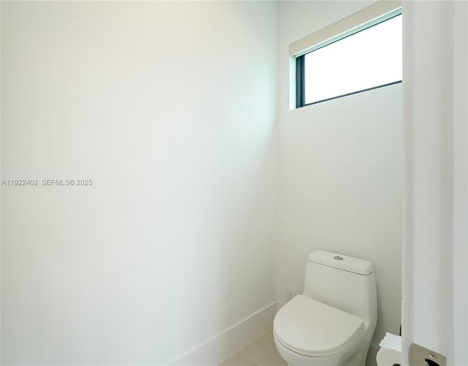 For Rent: $25,000 (5 beds, 5 baths, 4150 Square Feet)