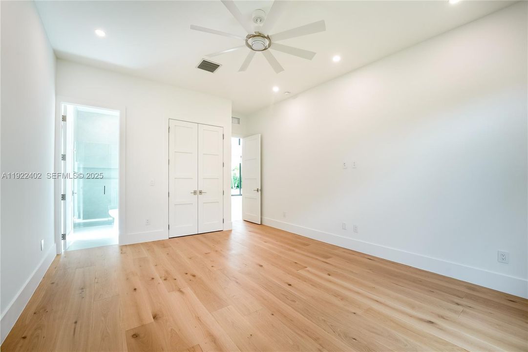 For Rent: $25,000 (5 beds, 5 baths, 4150 Square Feet)