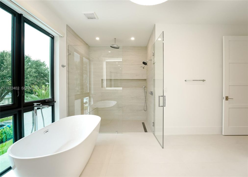 For Rent: $25,000 (5 beds, 5 baths, 4150 Square Feet)