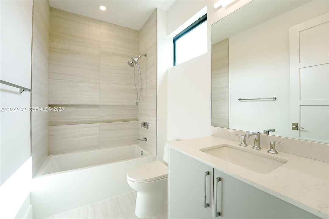 For Rent: $25,000 (5 beds, 5 baths, 4150 Square Feet)