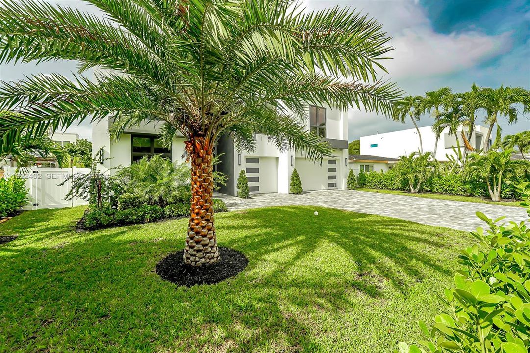 For Rent: $25,000 (5 beds, 5 baths, 4150 Square Feet)