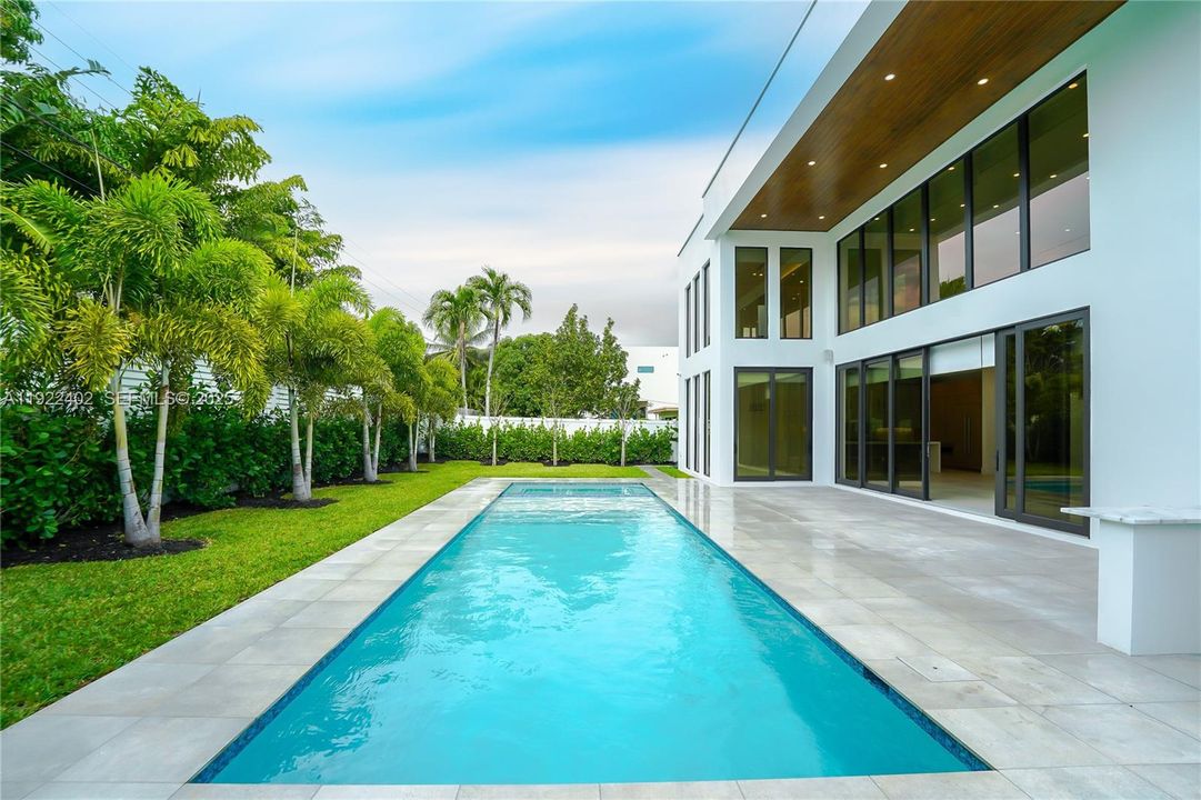 For Rent: $25,000 (5 beds, 5 baths, 4150 Square Feet)