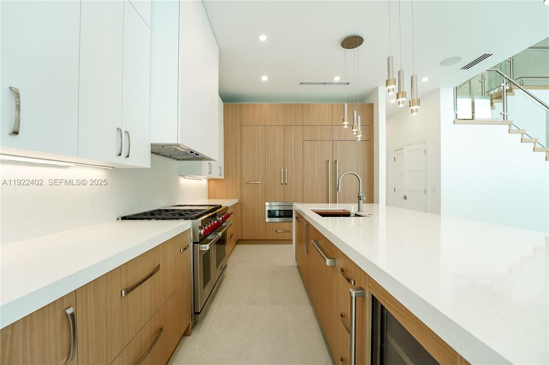 For Rent: $25,000 (5 beds, 5 baths, 4150 Square Feet)