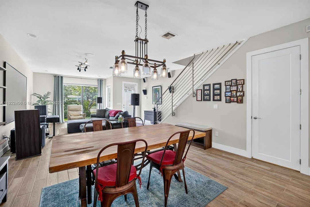 В аренду: $4,700 (3 спален, 3 ванн, 2105 Квадратных фут)