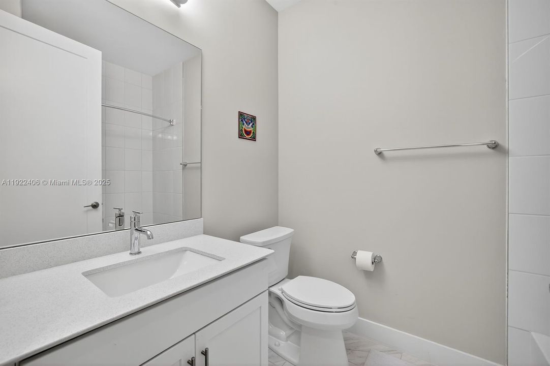 В аренду: $4,700 (3 спален, 3 ванн, 2105 Квадратных фут)