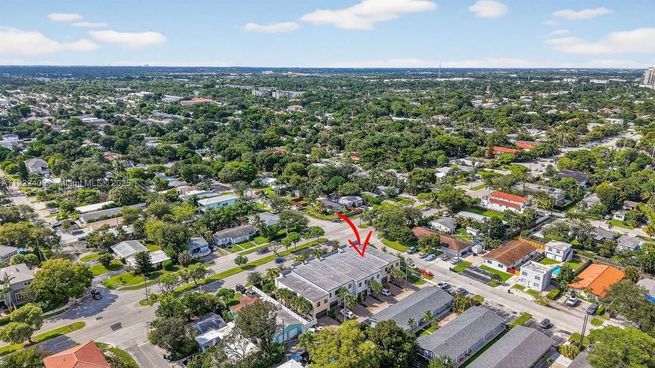 В аренду: $4,700 (3 спален, 3 ванн, 2105 Квадратных фут)