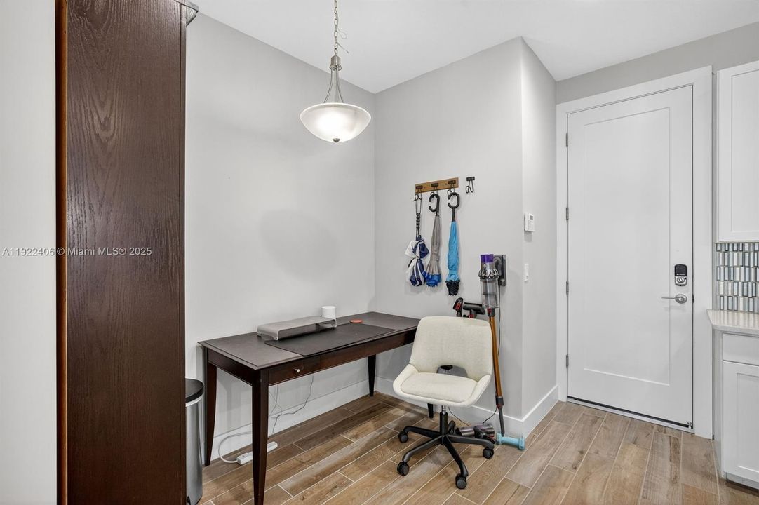 В аренду: $4,700 (3 спален, 3 ванн, 2105 Квадратных фут)