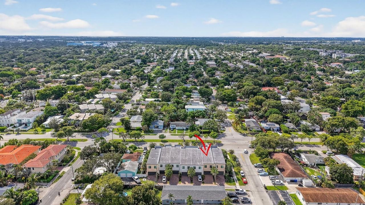 В аренду: $4,700 (3 спален, 3 ванн, 2105 Квадратных фут)