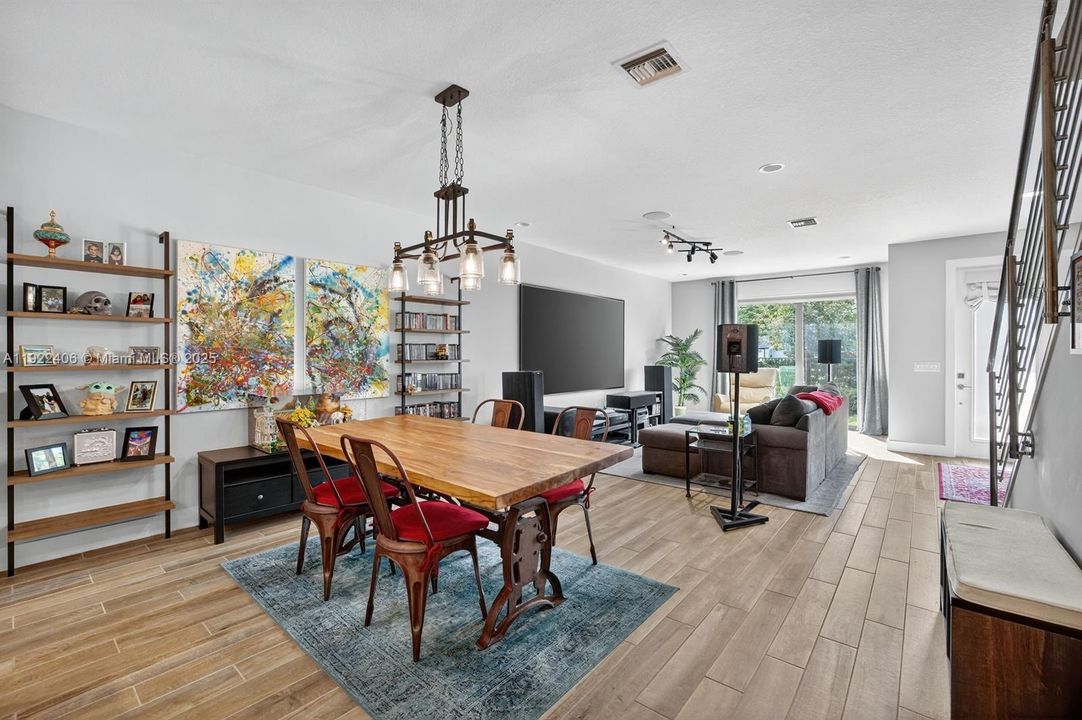 В аренду: $4,700 (3 спален, 3 ванн, 2105 Квадратных фут)