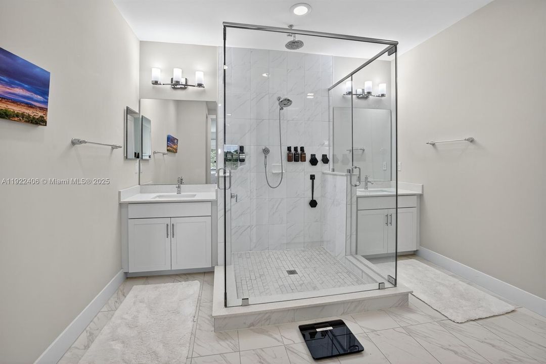 В аренду: $4,700 (3 спален, 3 ванн, 2105 Квадратных фут)