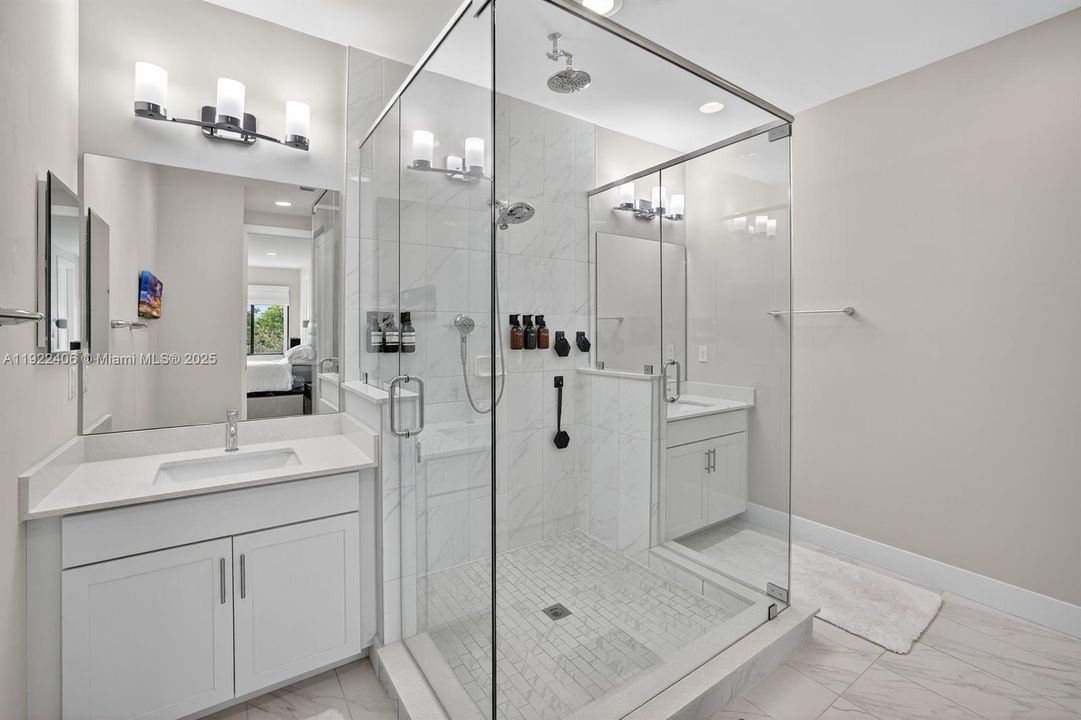 В аренду: $4,700 (3 спален, 3 ванн, 2105 Квадратных фут)