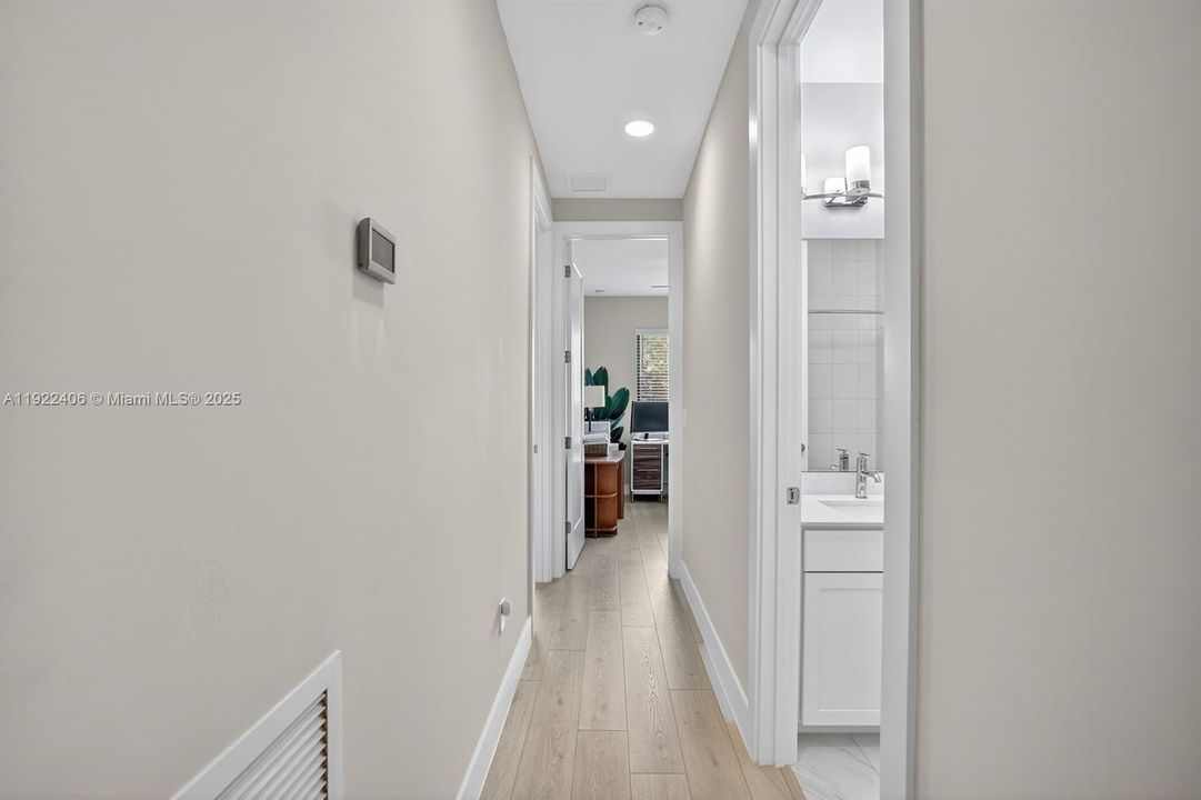 В аренду: $4,700 (3 спален, 3 ванн, 2105 Квадратных фут)