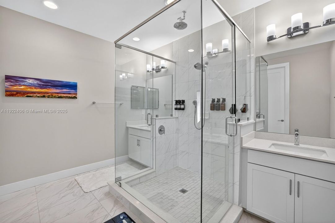 В аренду: $4,700 (3 спален, 3 ванн, 2105 Квадратных фут)