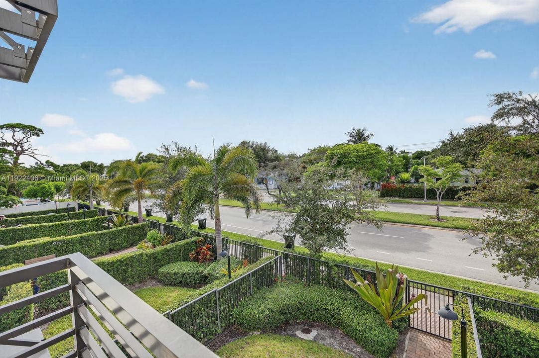 В аренду: $4,700 (3 спален, 3 ванн, 2105 Квадратных фут)