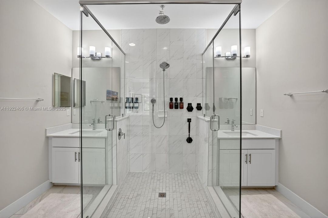 В аренду: $4,700 (3 спален, 3 ванн, 2105 Квадратных фут)