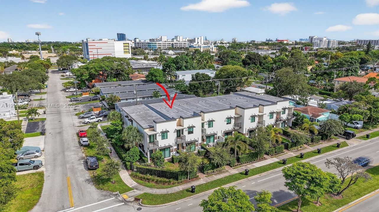 В аренду: $4,700 (3 спален, 3 ванн, 2105 Квадратных фут)