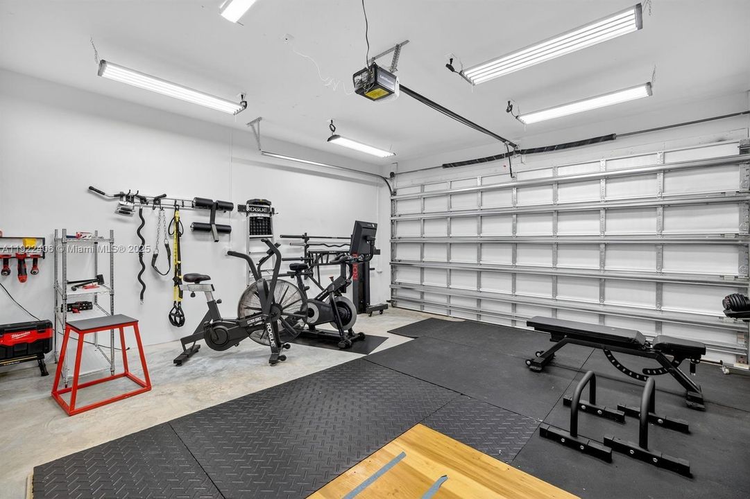 В аренду: $4,700 (3 спален, 3 ванн, 2105 Квадратных фут)