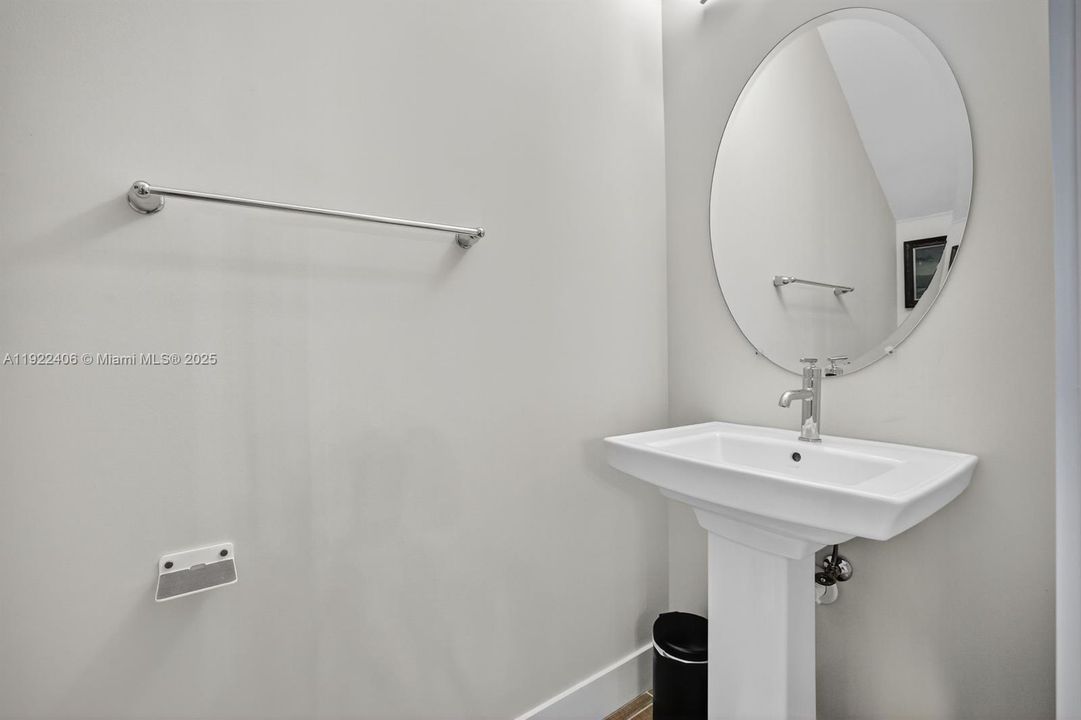 В аренду: $4,700 (3 спален, 3 ванн, 2105 Квадратных фут)