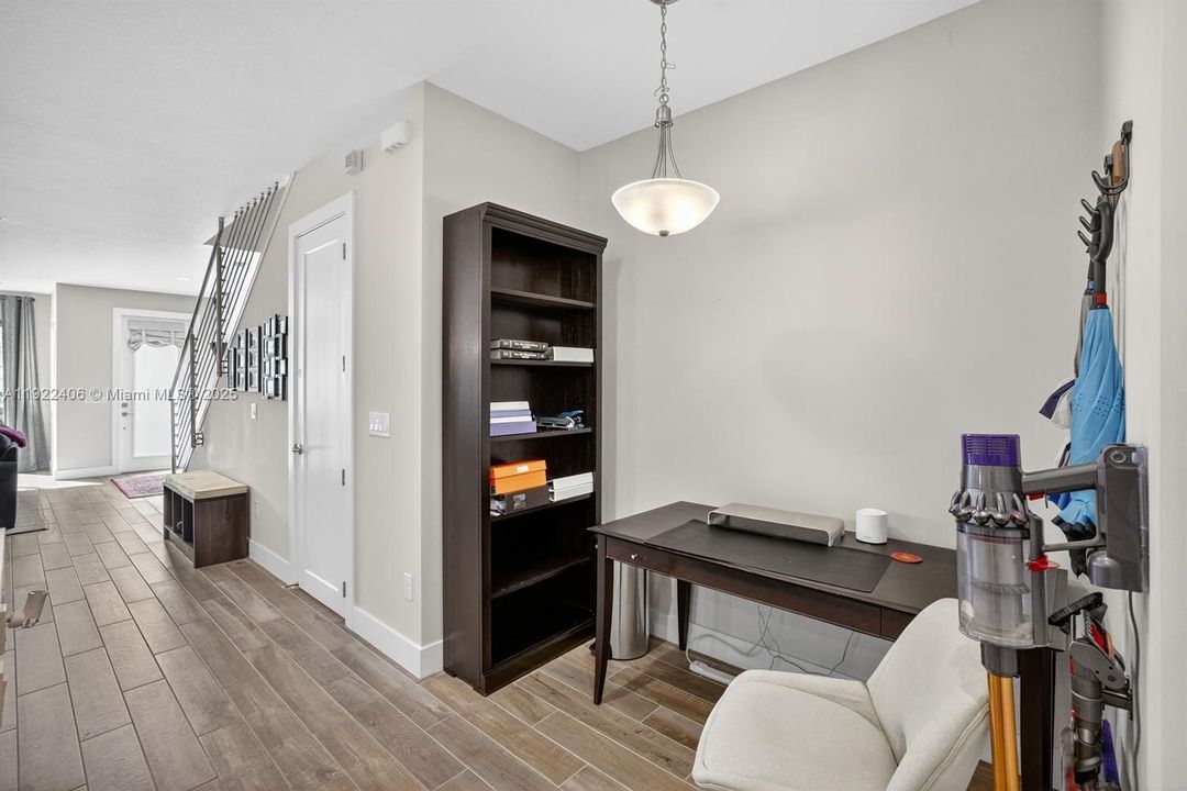 В аренду: $4,700 (3 спален, 3 ванн, 2105 Квадратных фут)