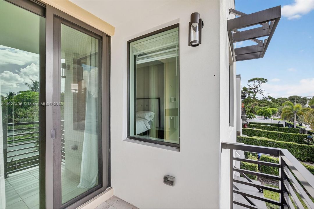 В аренду: $4,700 (3 спален, 3 ванн, 2105 Квадратных фут)