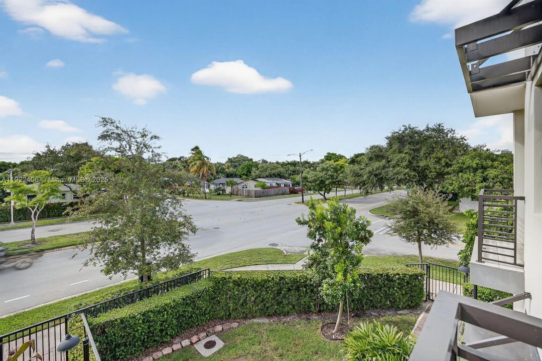 В аренду: $4,700 (3 спален, 3 ванн, 2105 Квадратных фут)