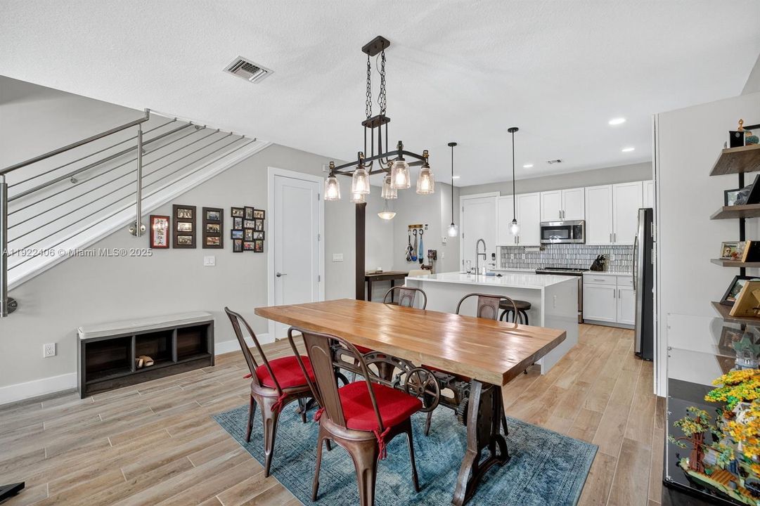 В аренду: $4,700 (3 спален, 3 ванн, 2105 Квадратных фут)