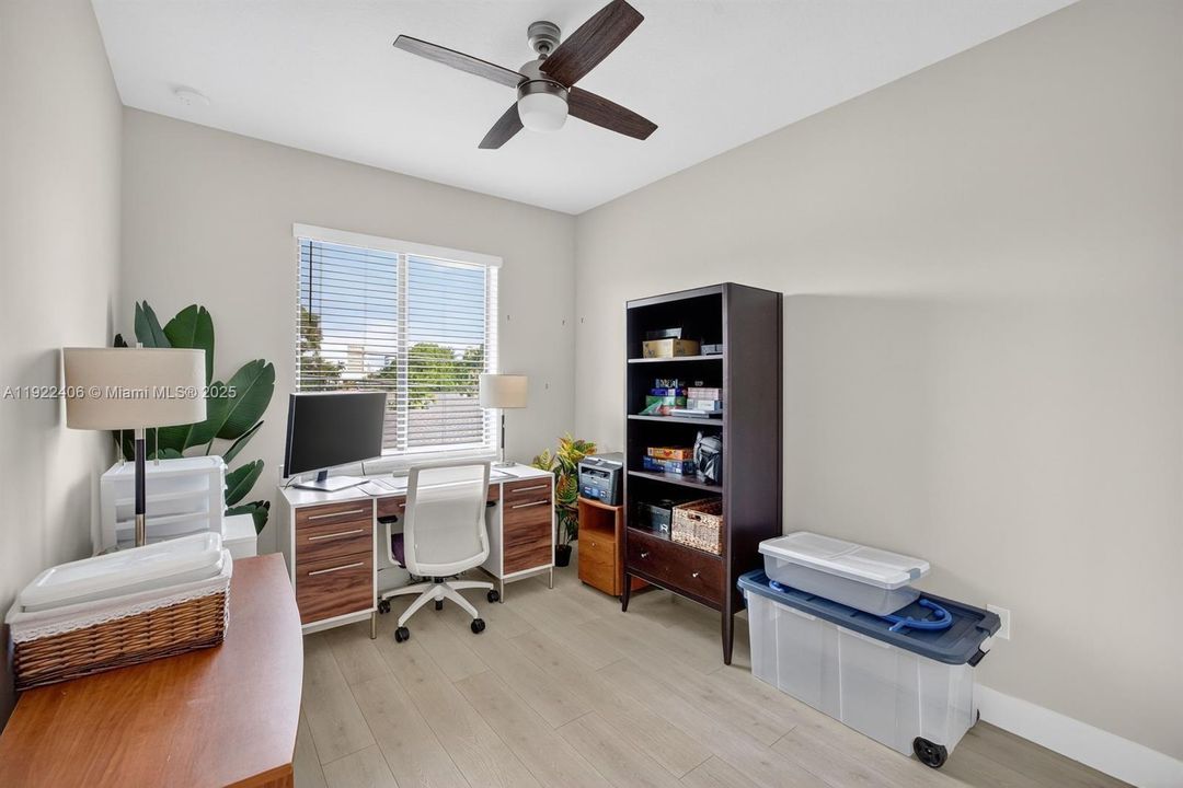 В аренду: $4,700 (3 спален, 3 ванн, 2105 Квадратных фут)