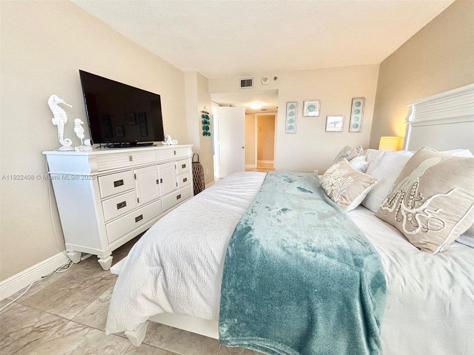 En Venta: $678,777 (2 camas, 2 baños, 1570 Pies cuadrados)