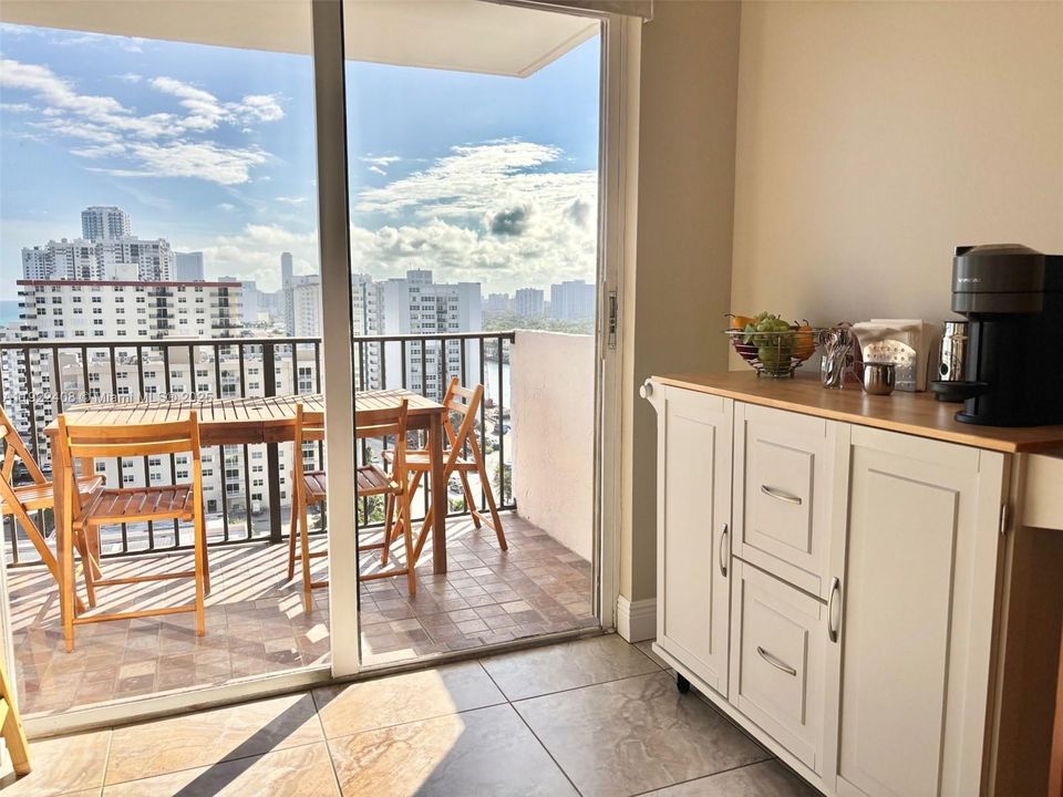 En Venta: $678,777 (2 camas, 2 baños, 1570 Pies cuadrados)