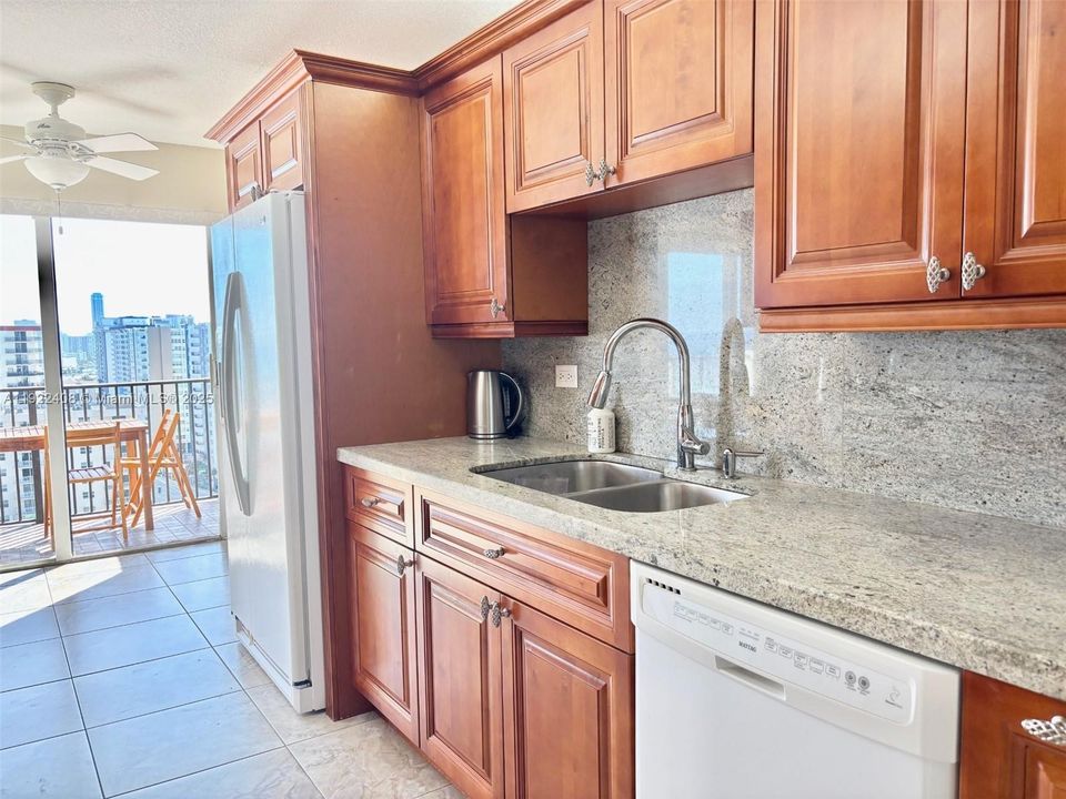 En Venta: $678,777 (2 camas, 2 baños, 1570 Pies cuadrados)