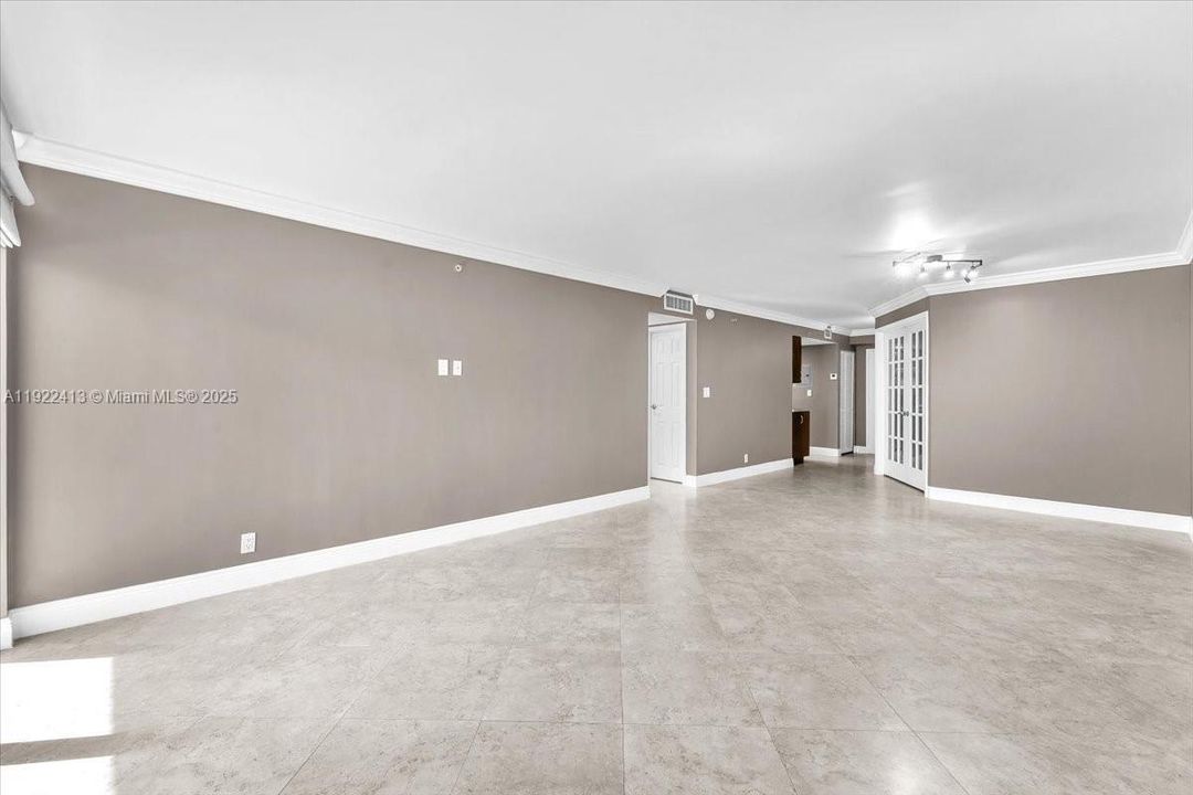 出租: $4,400 (2 贝兹, 2 浴室, 1121 平方英尺)