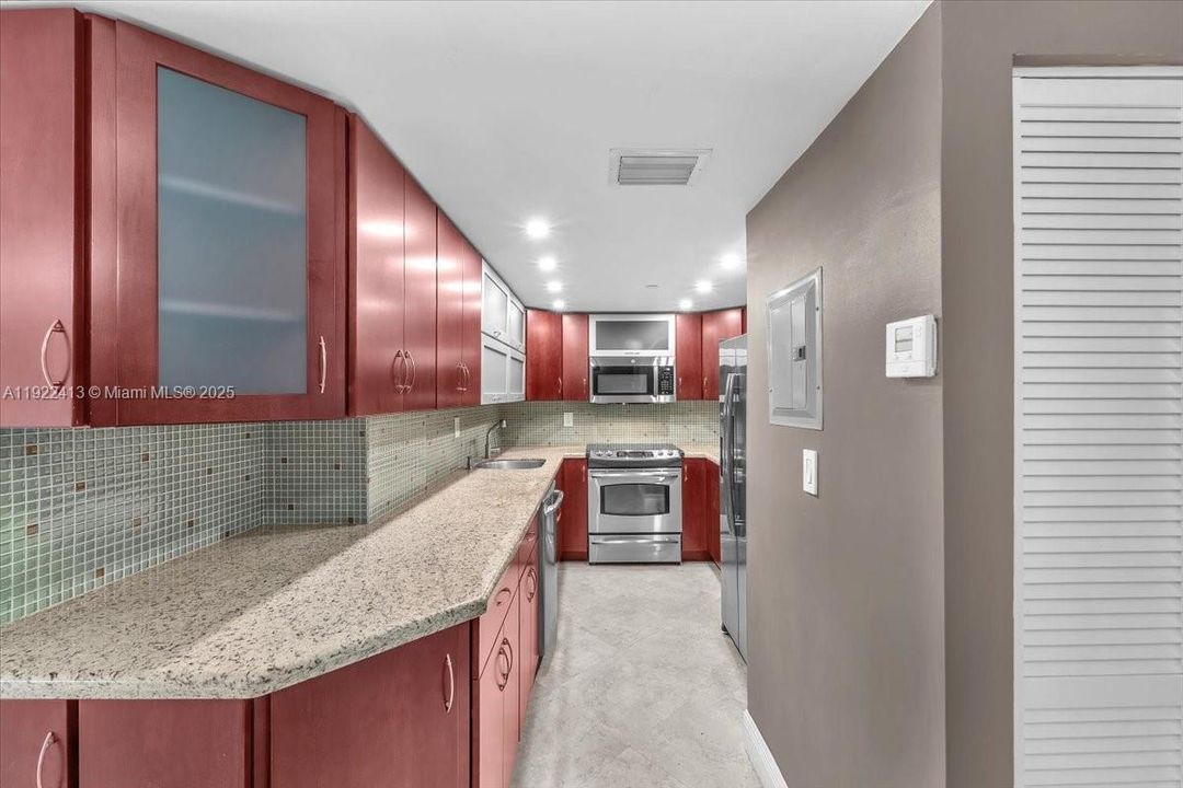 出租: $4,400 (2 贝兹, 2 浴室, 1121 平方英尺)