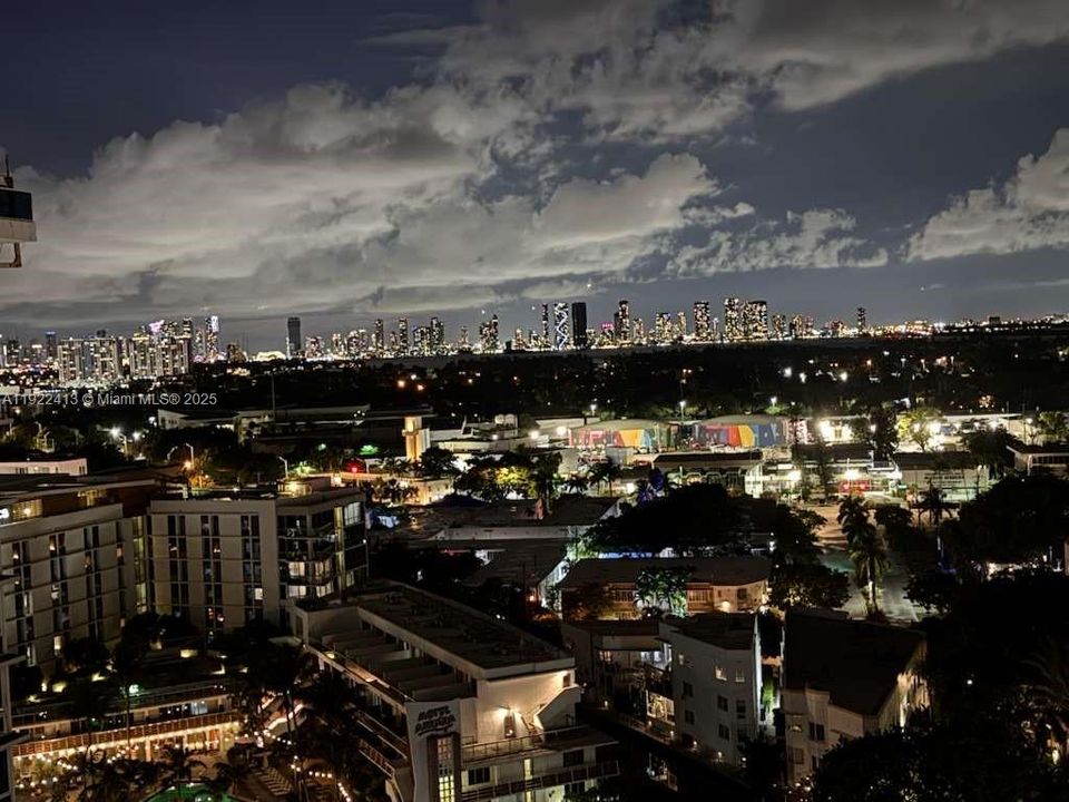 出租: $4,400 (2 贝兹, 2 浴室, 1121 平方英尺)