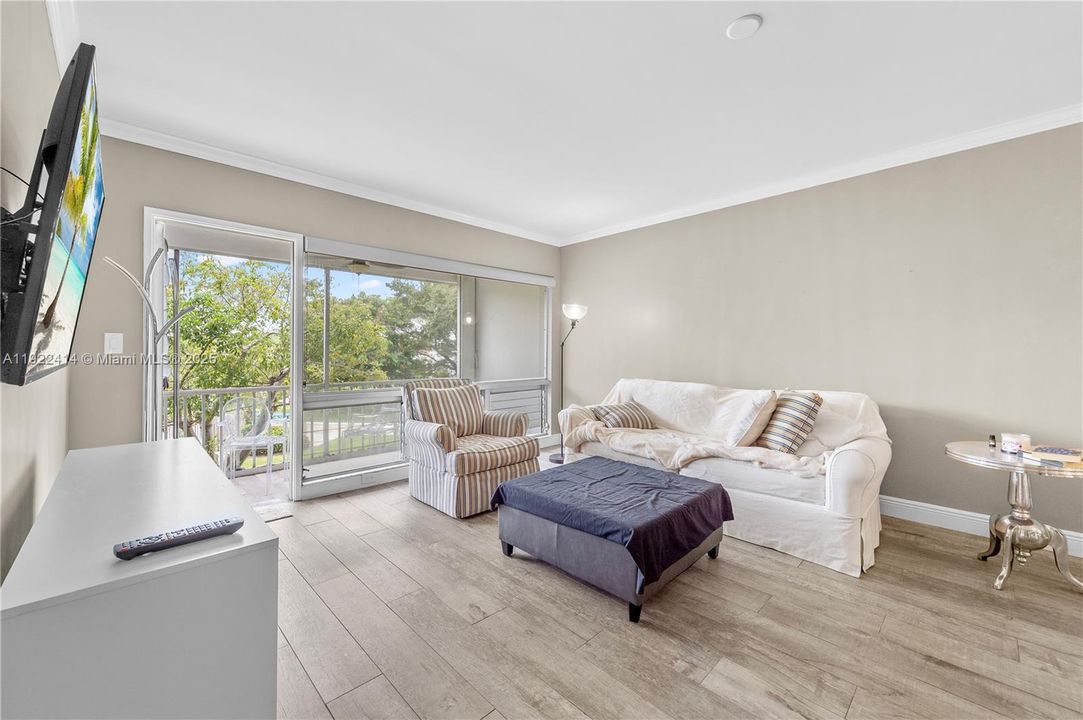 En Venta: $340,000 (2 camas, 2 baños, 1000 Pies cuadrados)