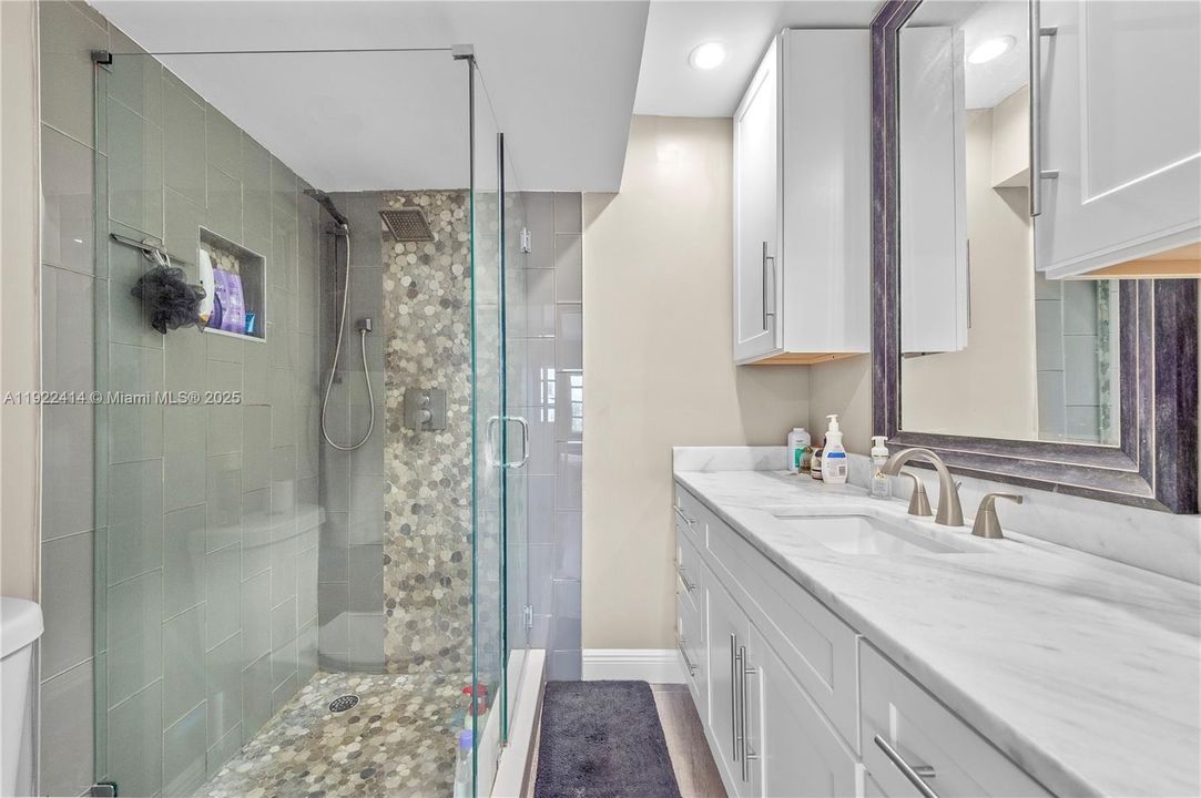 En Venta: $340,000 (2 camas, 2 baños, 1000 Pies cuadrados)