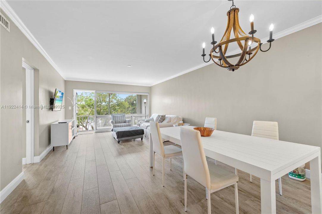 En Venta: $340,000 (2 camas, 2 baños, 1000 Pies cuadrados)