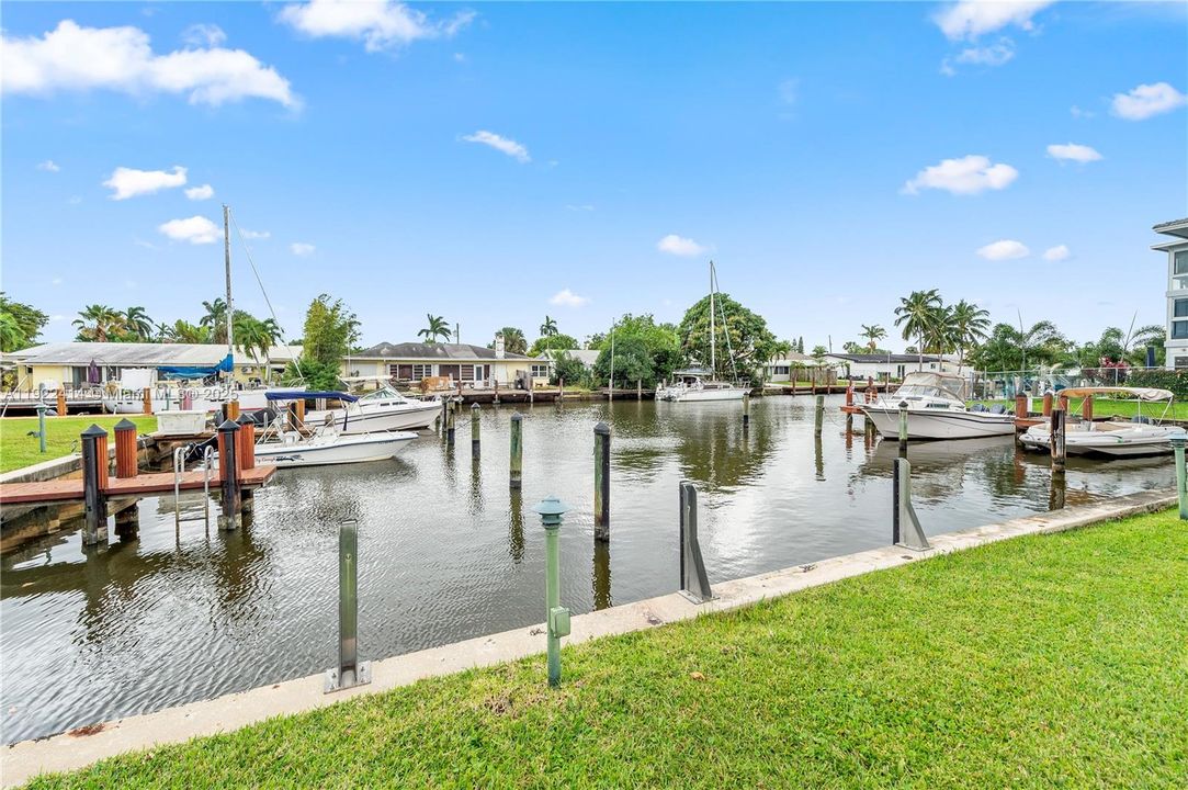 En Venta: $340,000 (2 camas, 2 baños, 1000 Pies cuadrados)