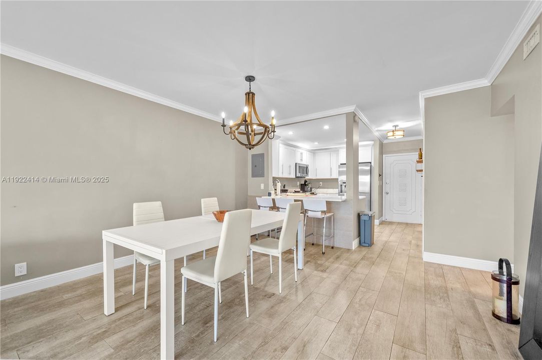 En Venta: $340,000 (2 camas, 2 baños, 1000 Pies cuadrados)