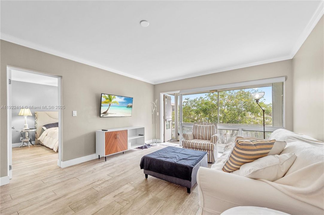 En Venta: $340,000 (2 camas, 2 baños, 1000 Pies cuadrados)