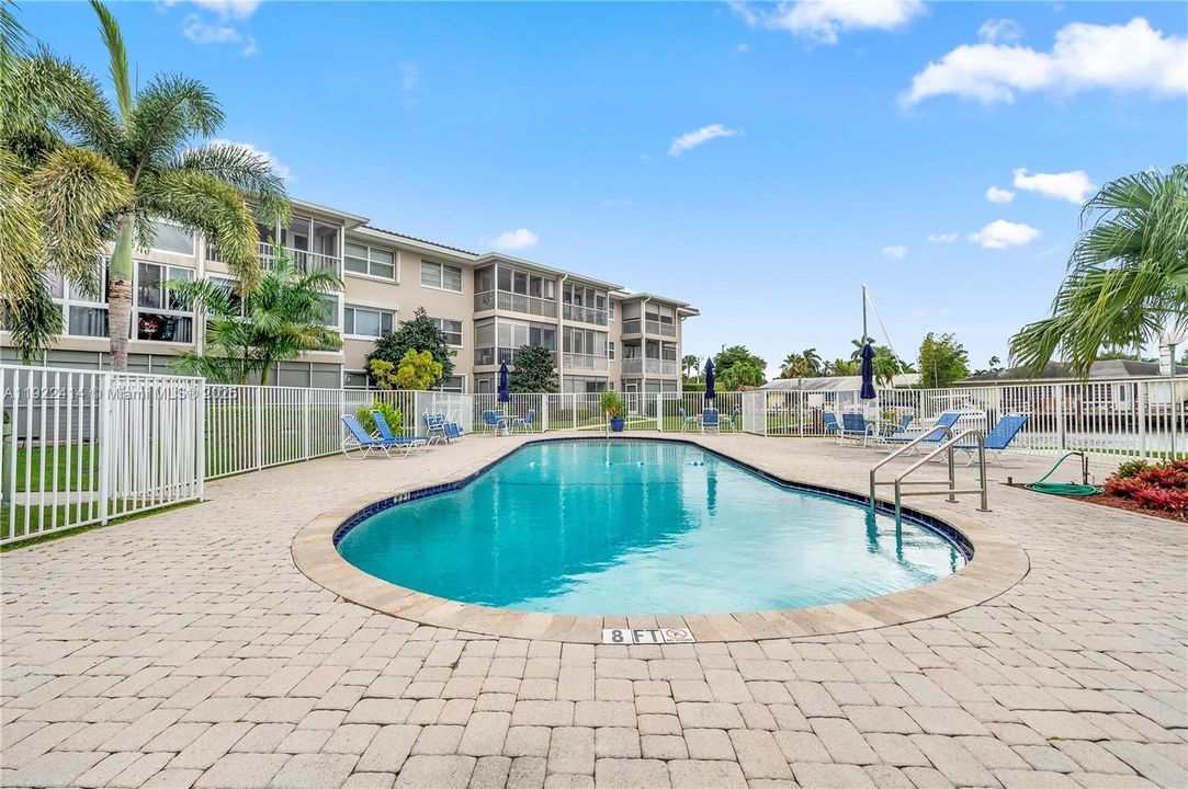 En Venta: $340,000 (2 camas, 2 baños, 1000 Pies cuadrados)