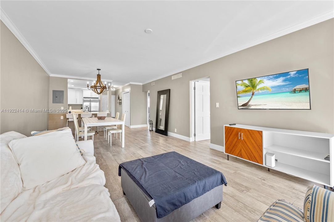 En Venta: $340,000 (2 camas, 2 baños, 1000 Pies cuadrados)