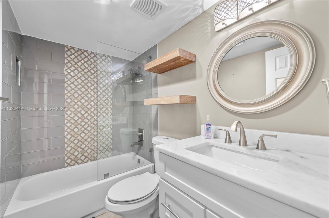 En Venta: $340,000 (2 camas, 2 baños, 1000 Pies cuadrados)