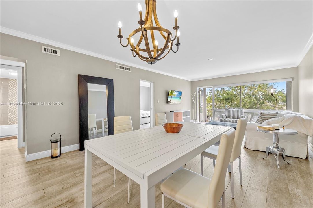 En Venta: $340,000 (2 camas, 2 baños, 1000 Pies cuadrados)