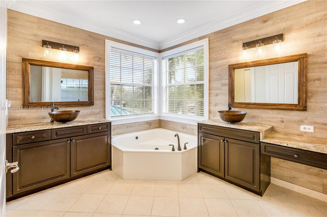 На продажу: $1,470,000 (5 спален, 3 ванн, 3488 Квадратных фут)