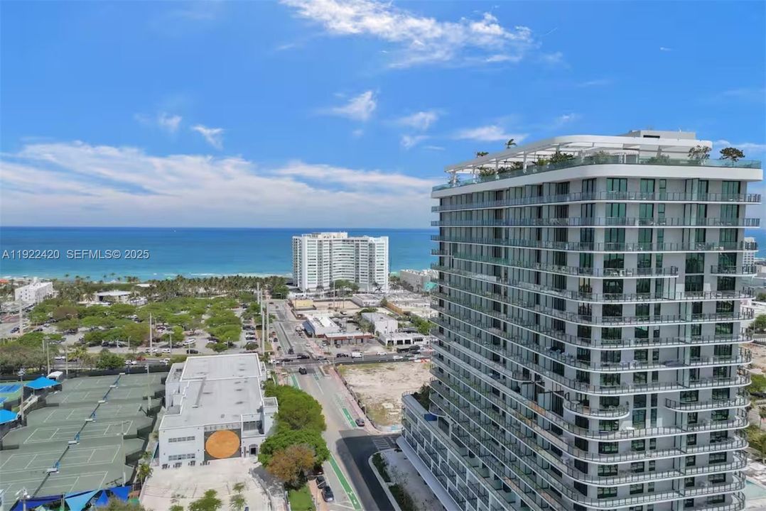 For Sale: $810,000 (1 beds, 1 baths, 486 Square Feet)