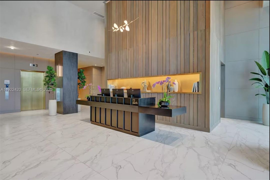 For Sale: $810,000 (1 beds, 1 baths, 486 Square Feet)