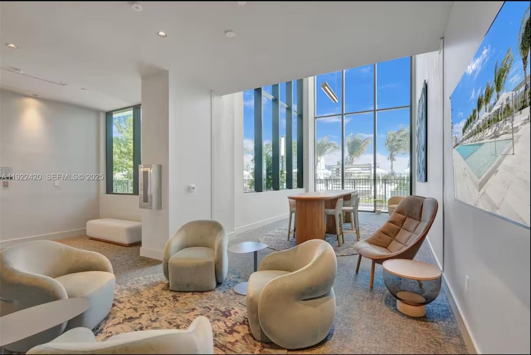 For Sale: $810,000 (1 beds, 1 baths, 486 Square Feet)