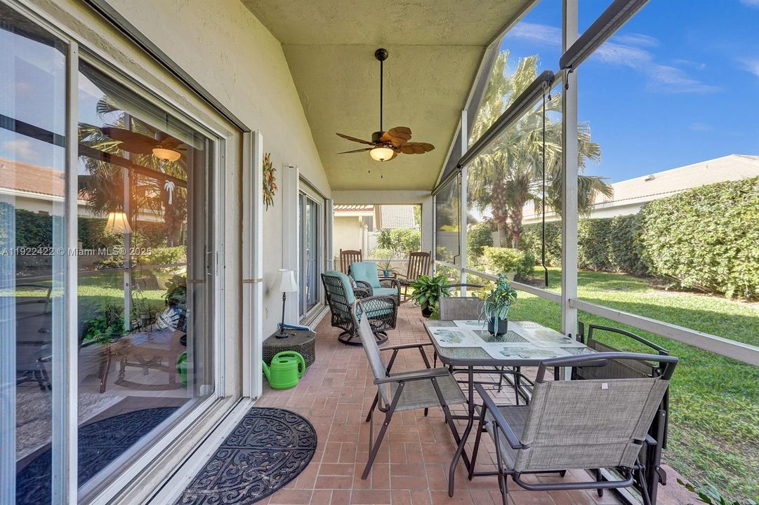 合同活跃: $446,900 (3 贝兹, 2 浴室, 1806 平方英尺)