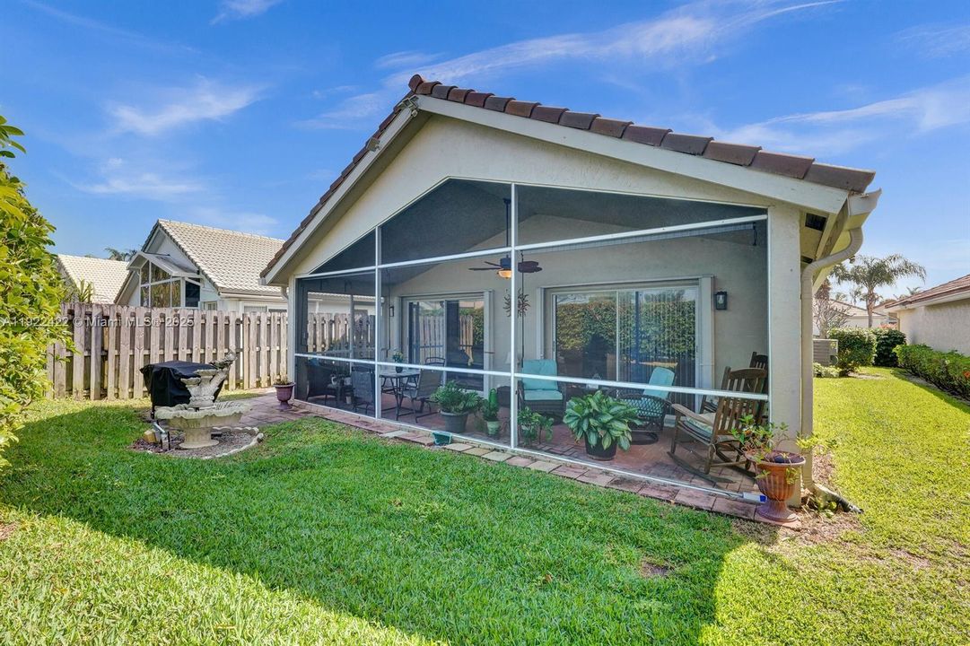 合同活跃: $446,900 (3 贝兹, 2 浴室, 1806 平方英尺)